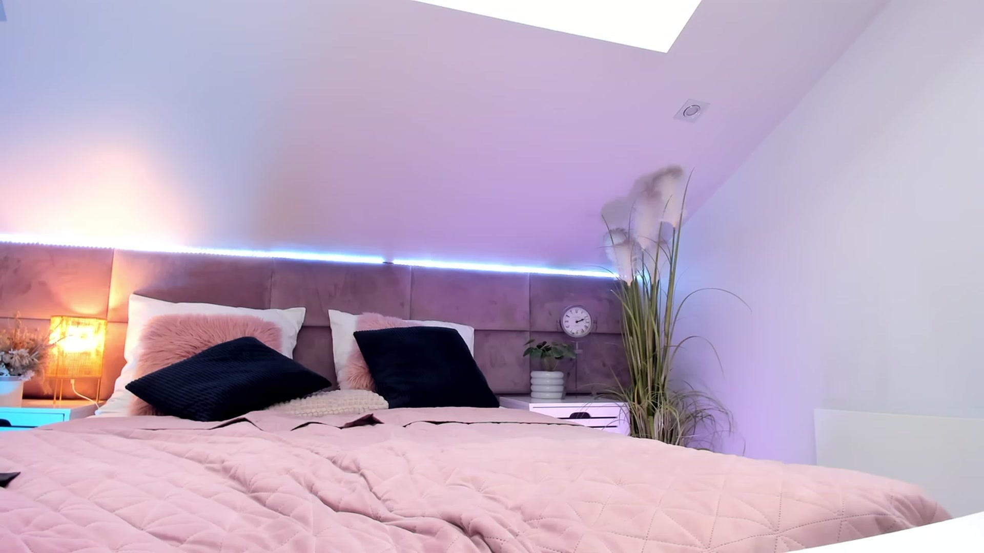 Gallery image thumbnail from AprilWong's myfreecams stream on, 06/16/2023, 09:59 image 4 of 20