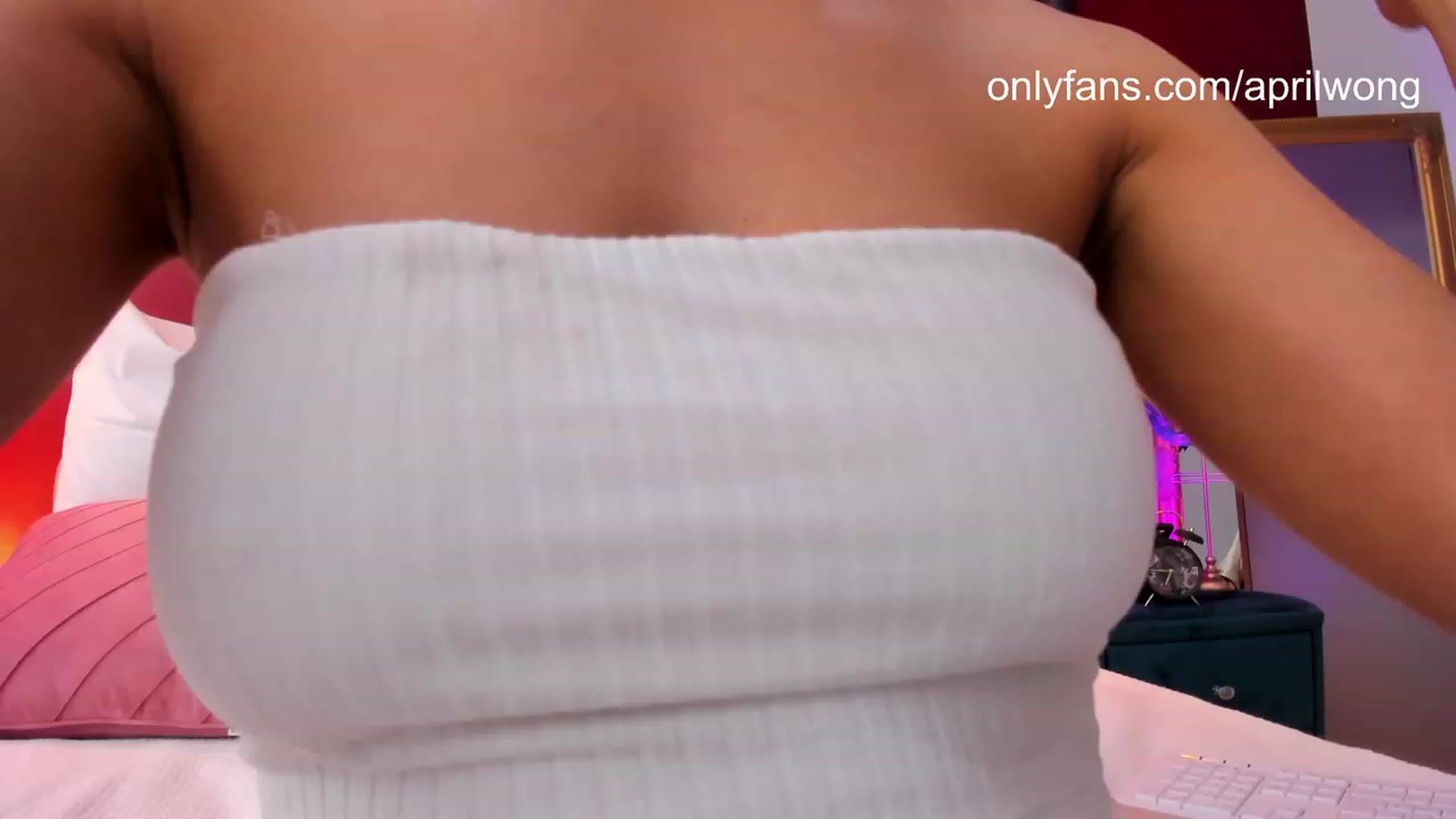Gallery image thumbnail from AprilWong's myfreecams stream on, 06/21/2023, 15:36 image 2 of 20