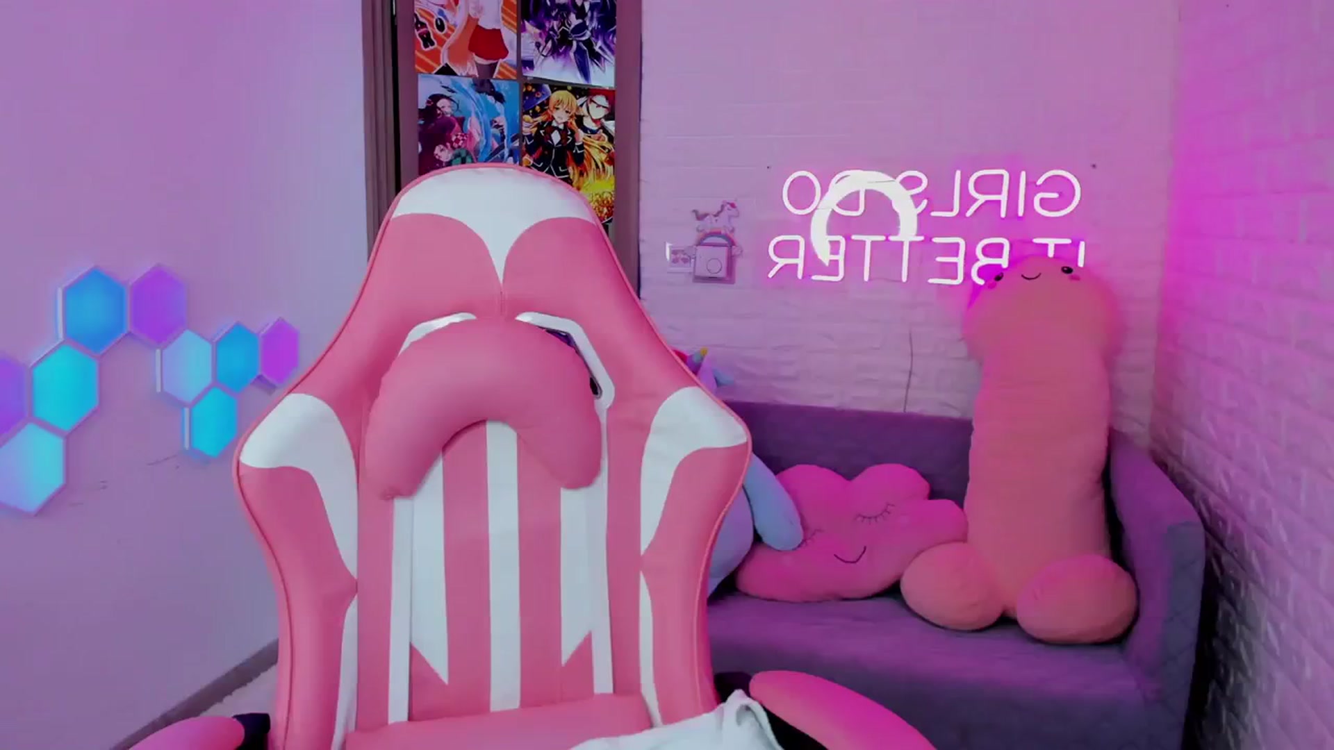 Gallery image thumbnail from AprilWong's myfreecams stream on, 10/22/2023, 10:12 image 20 of 20