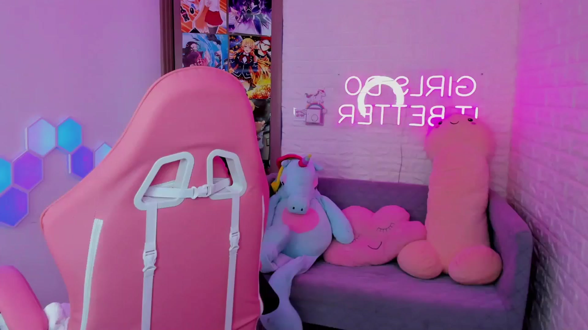 Gallery image thumbnail from AprilWong's myfreecams stream on, 10/22/2023, 10:12 image 1 of 20