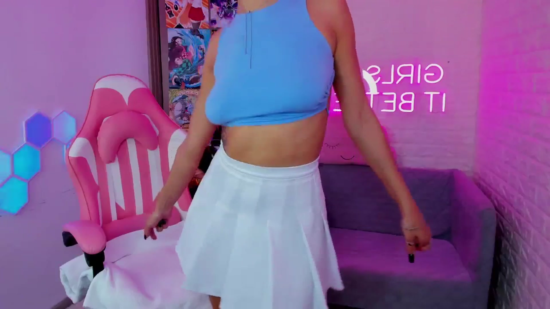 Gallery image thumbnail from AprilWong's myfreecams stream on, 10/22/2023, 12:01 image 10 of 20