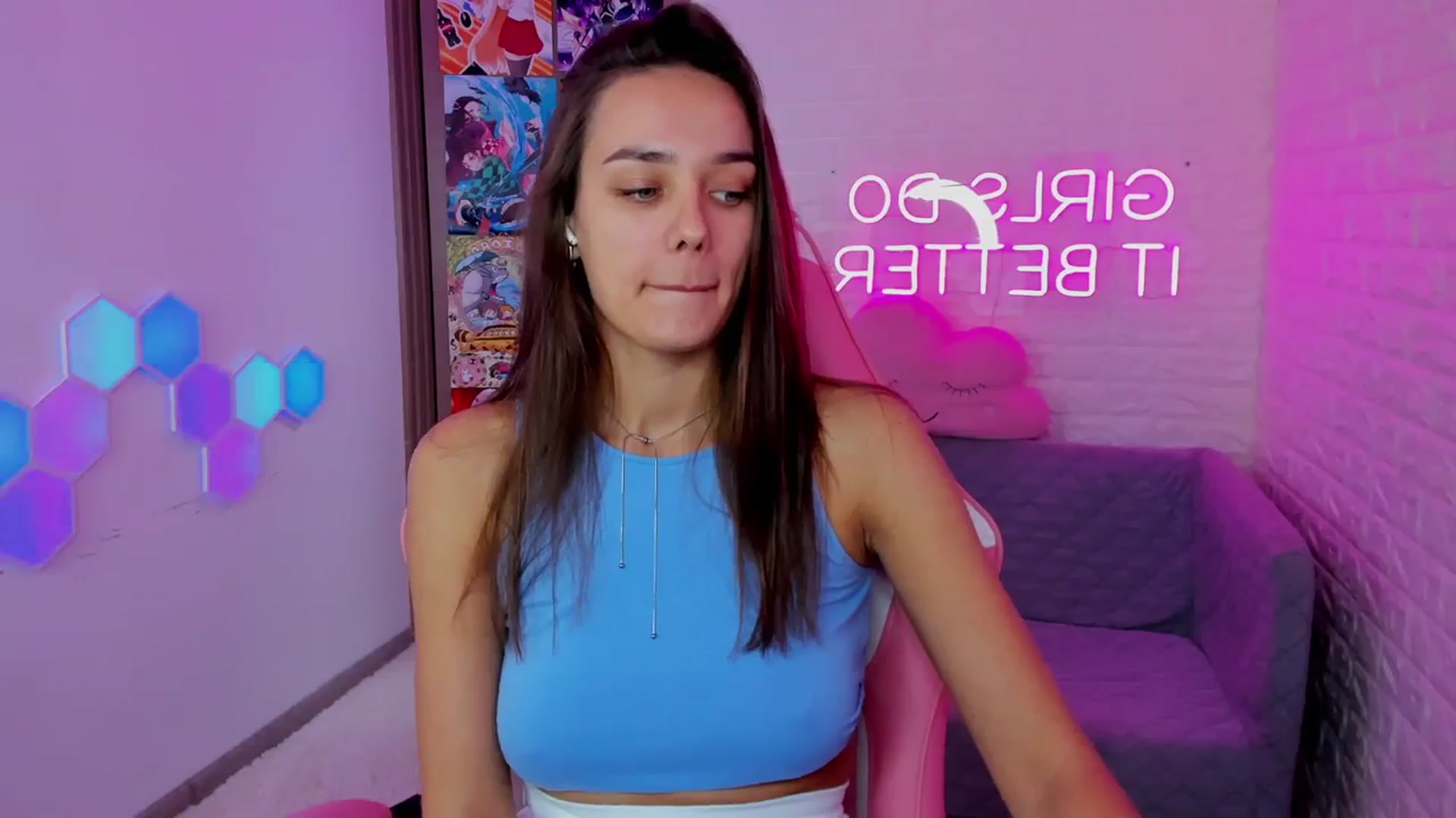 Gallery image thumbnail from AprilWong's myfreecams stream on, 10/22/2023, 12:01 image 11 of 20