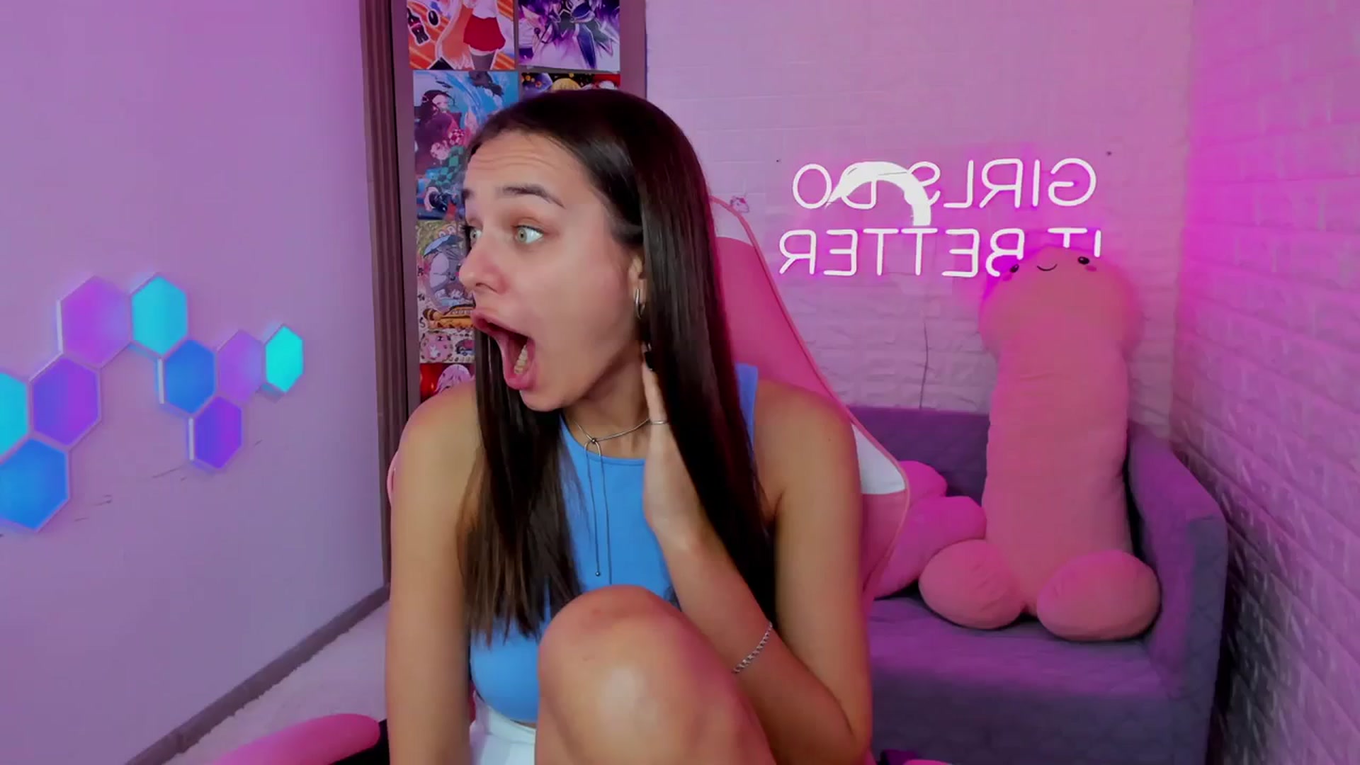 Gallery image thumbnail from AprilWong's myfreecams stream on, 10/22/2023, 12:01 image 8 of 20