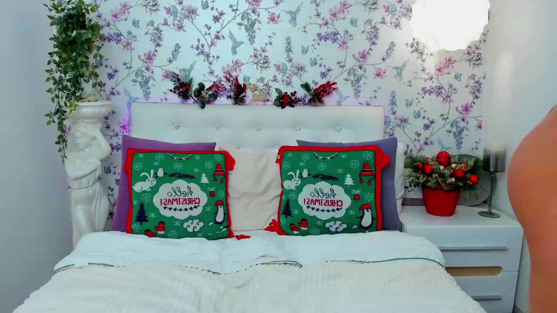 Gallery image thumbnail from AprilWong's myfreecams stream on, 12/25/2023, 12:23 image 1 of 20