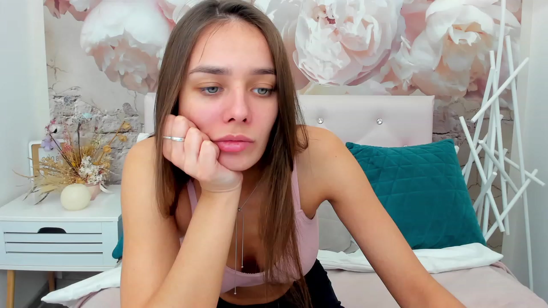 Gallery image thumbnail from AprilWong's myfreecams stream on, 02/07/2024, 12:55 image 6 of 20