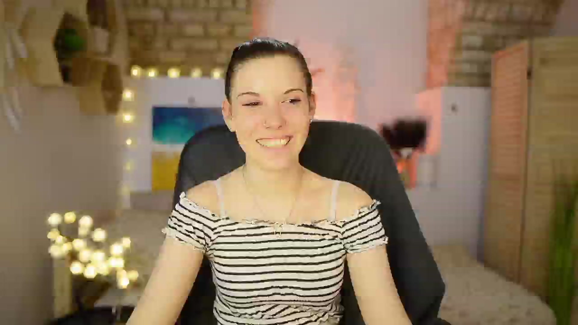 Gallery image thumbnail from April_Ollsen's myfreecams stream on, 03/05/2025, 11:51 image 8 of 20