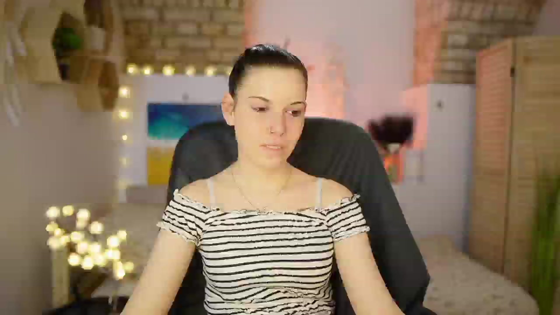 Gallery image thumbnail from April_Ollsen's myfreecams stream on, 03/05/2025, 11:51 image 4 of 20