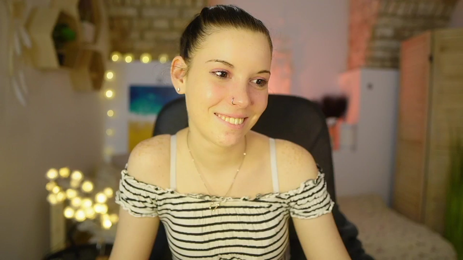 Gallery image thumbnail from April_Ollsen's myfreecams stream on, 03/05/2025, 13:48 image 13 of 20