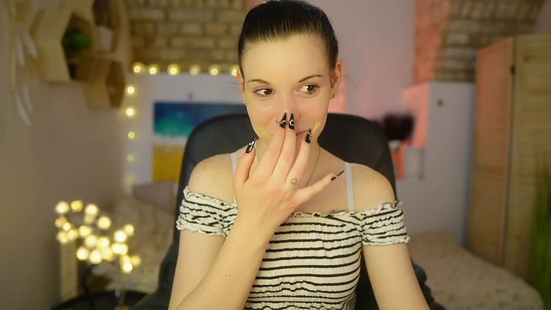 Gallery image thumbnail from April_Ollsen's myfreecams stream on, 03/05/2025, 13:48 image 16 of 20