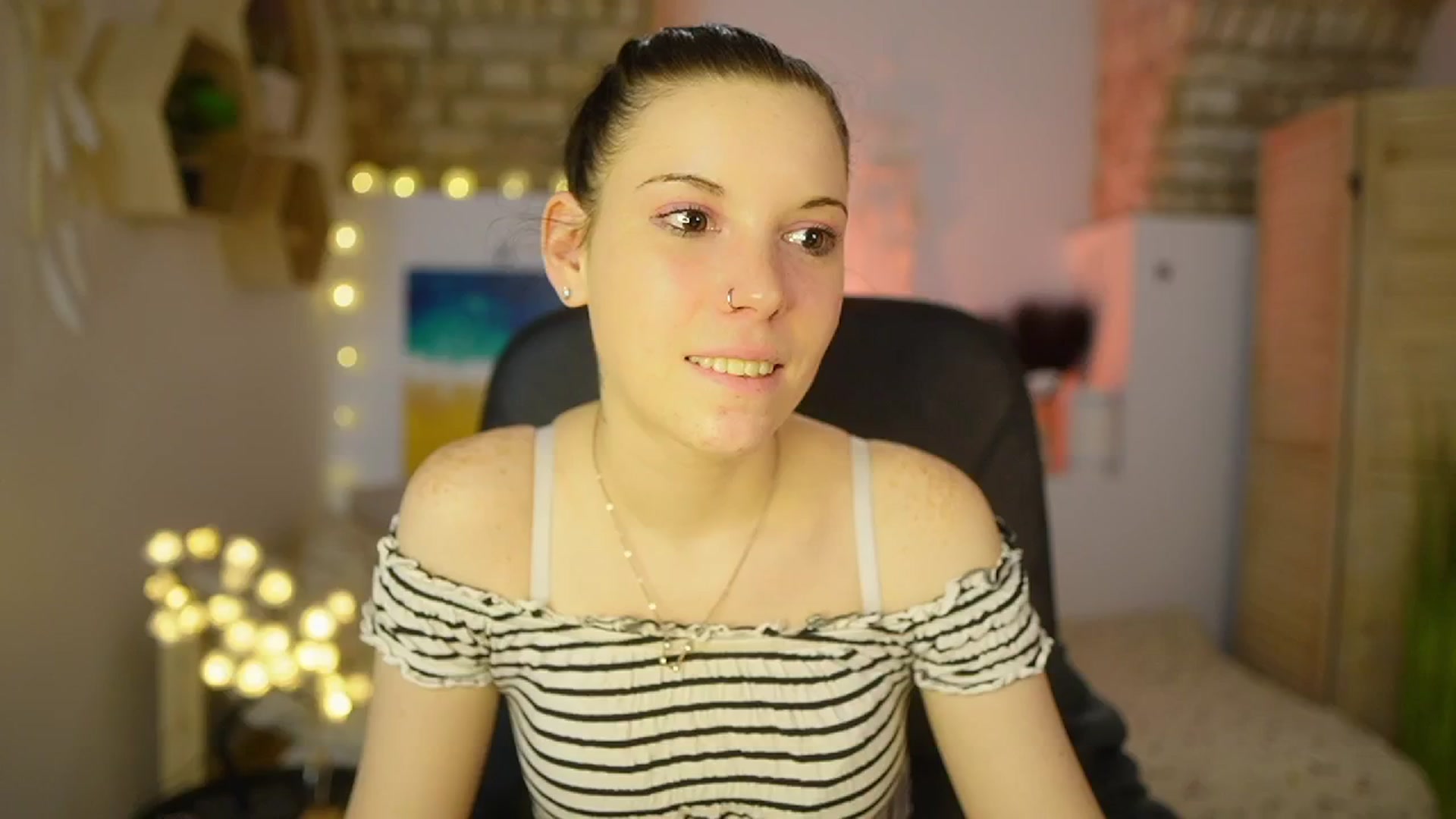 Gallery image thumbnail from April_Ollsen's myfreecams stream on, 03/05/2025, 13:48 image 14 of 20