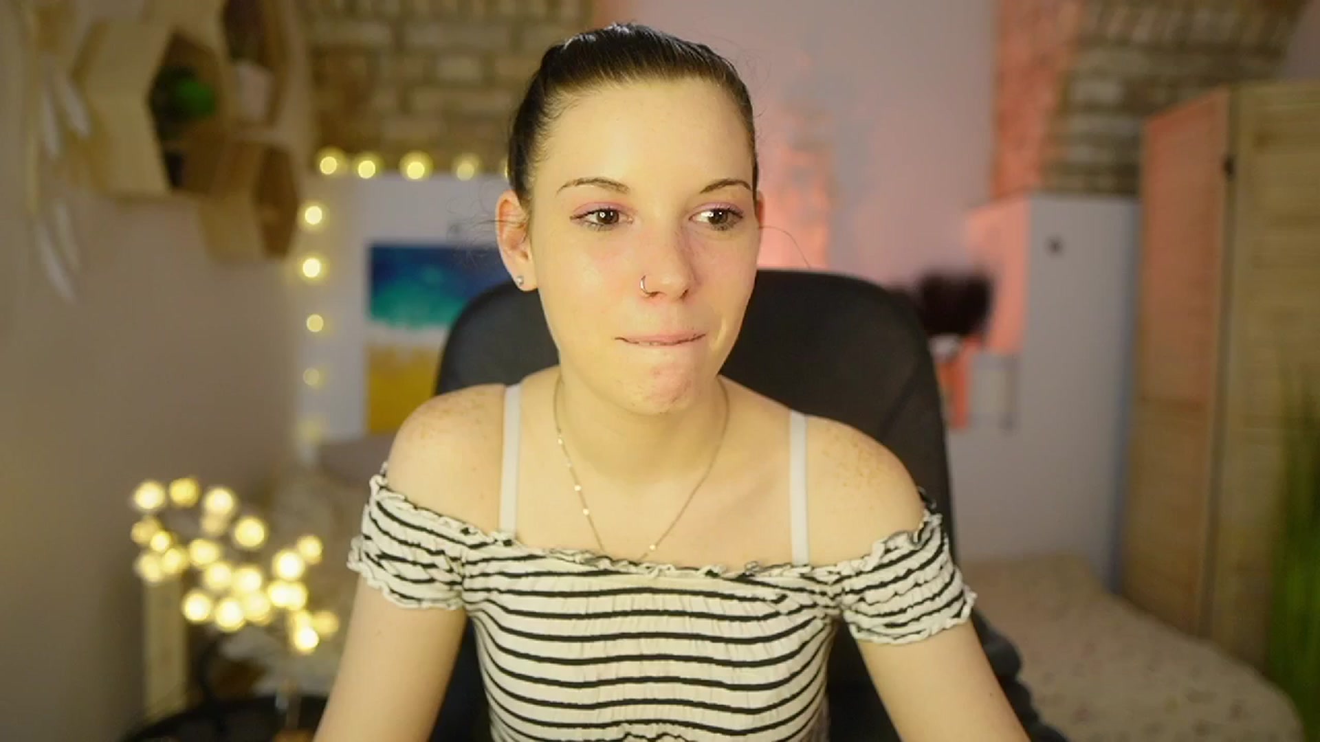 Gallery image thumbnail from April_Ollsen's myfreecams stream on, 03/05/2025, 13:48 image 10 of 20