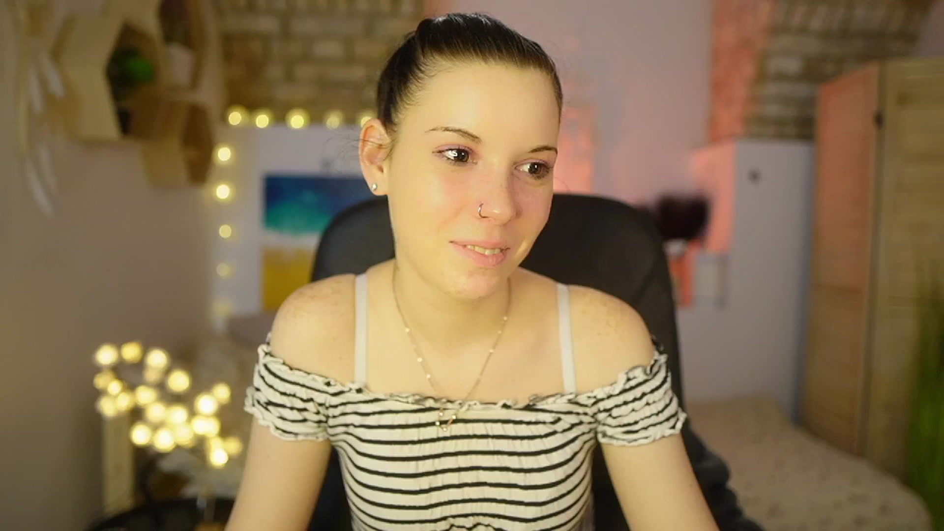 Gallery image thumbnail from April_Ollsen's myfreecams stream on, 03/05/2025, 13:48 image 12 of 20