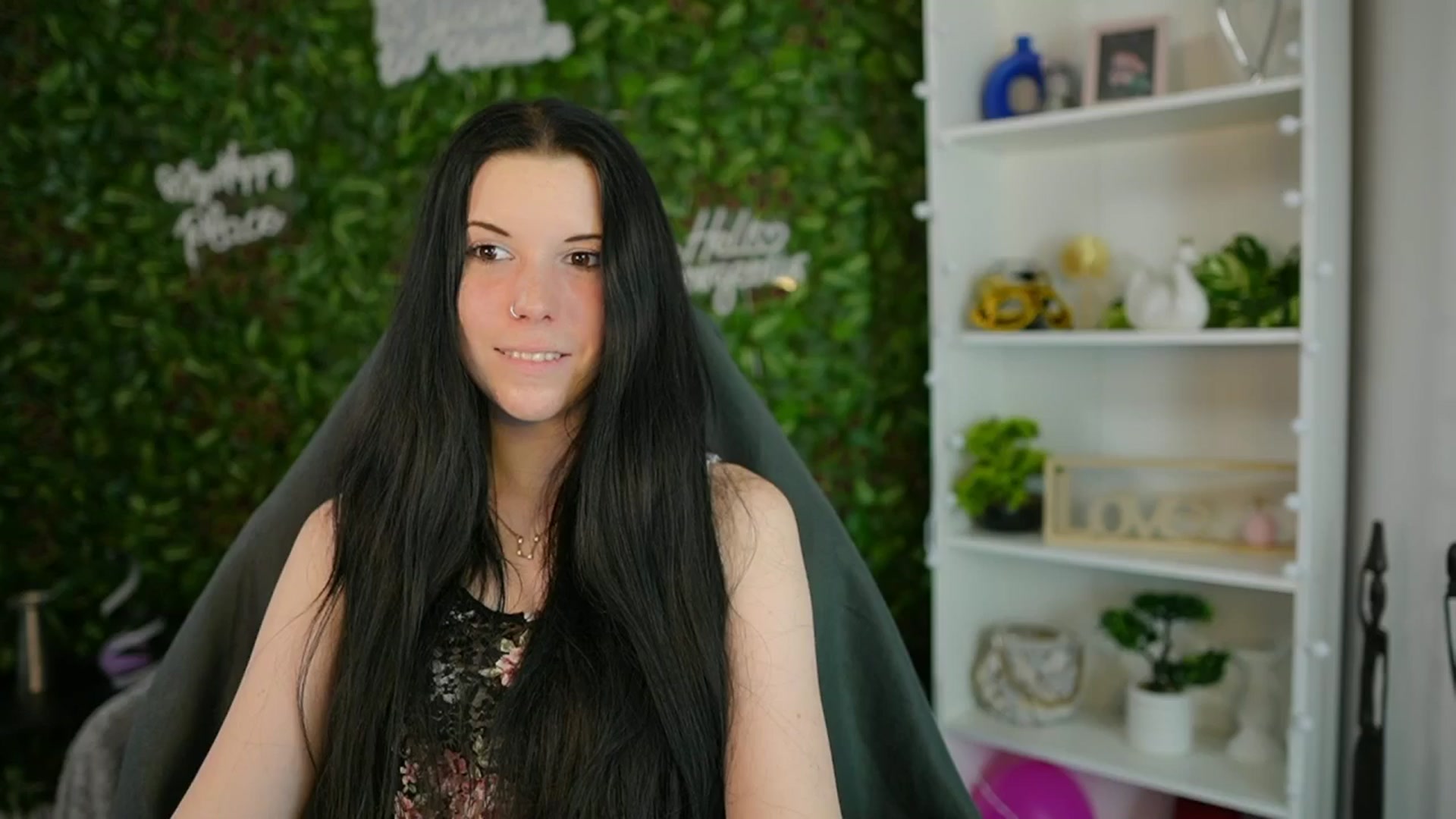 Gallery image thumbnail from April_Ollsen's myfreecams stream on, 04/03/2025, 14:51 image 3 of 20