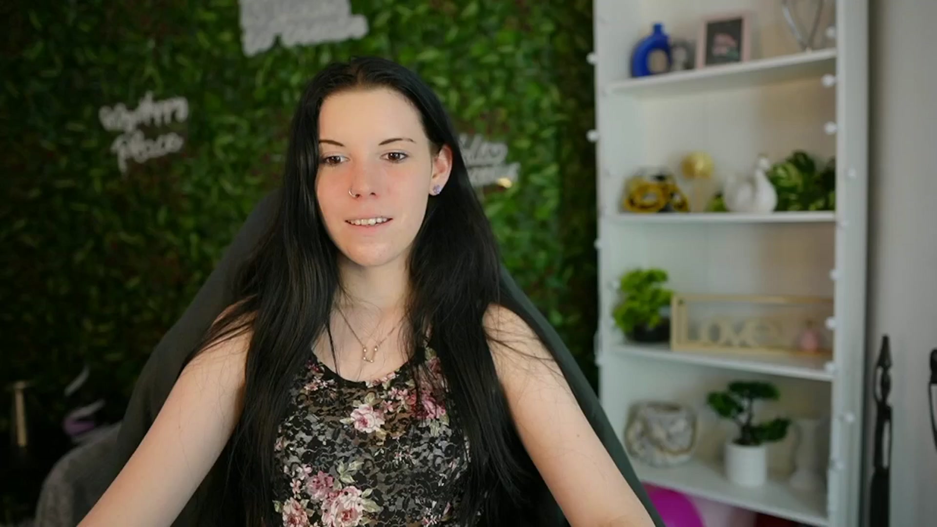 Gallery image thumbnail from April_Ollsen's myfreecams stream on, 04/03/2025, 14:51 image 10 of 20