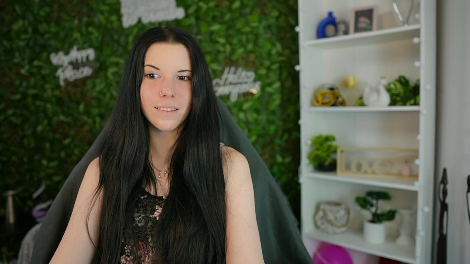 Gallery image thumbnail from April_Ollsen's myfreecams stream on, 04/03/2025, 14:51 image 2 of 20