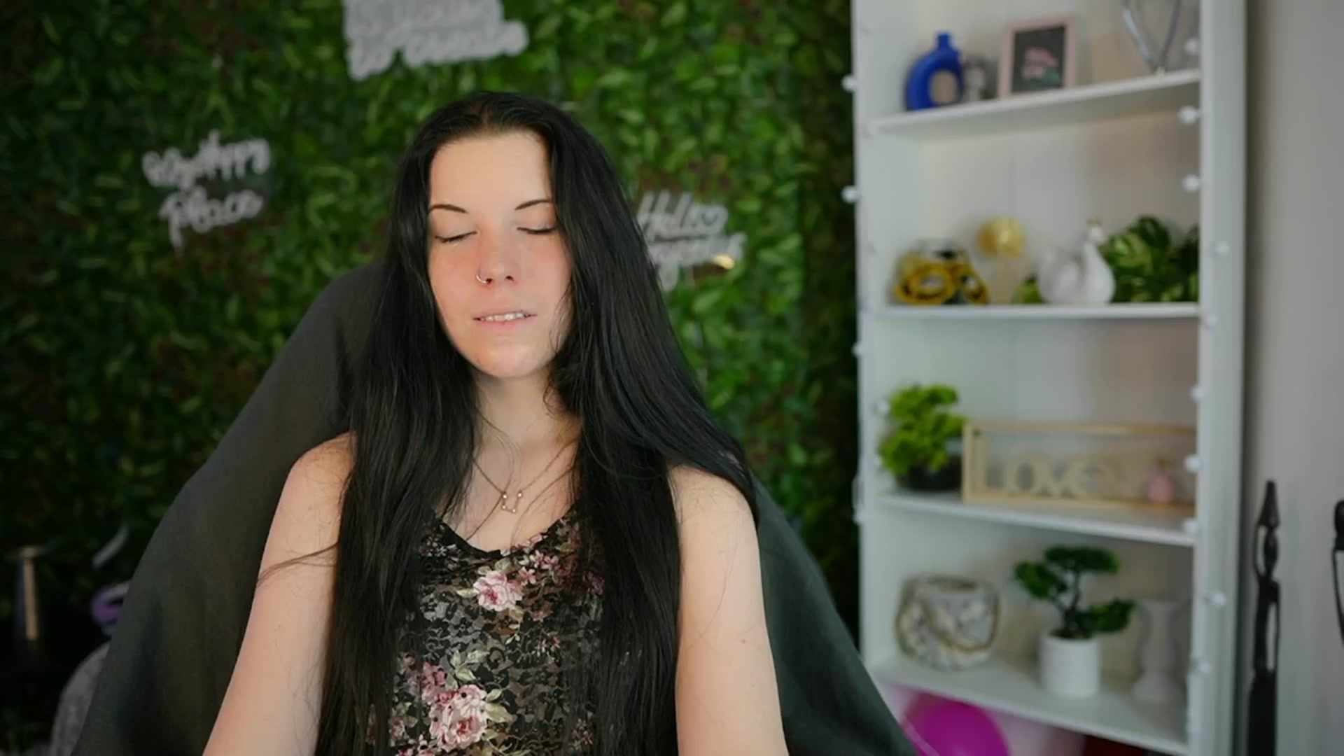 Gallery image thumbnail from April_Ollsen's myfreecams stream on, 04/03/2025, 14:51 image 7 of 20