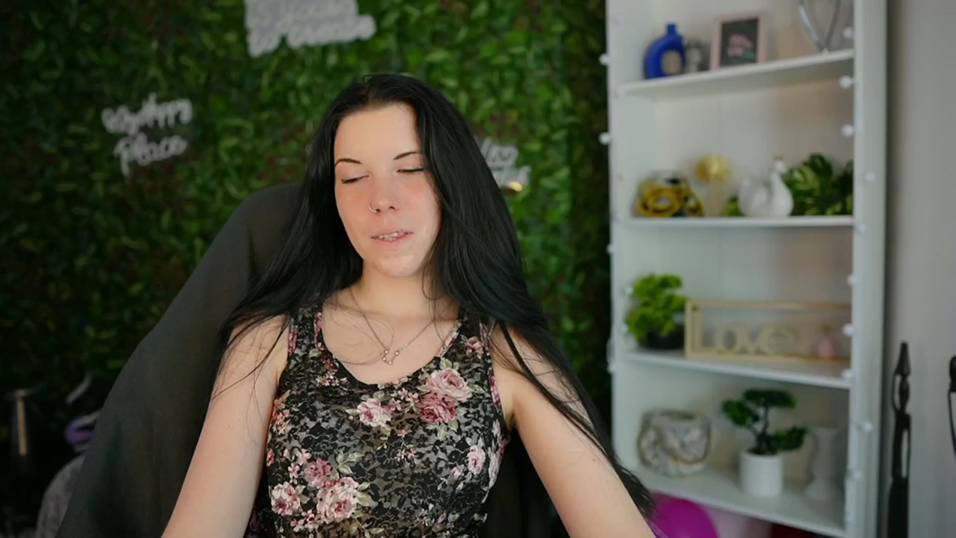 Gallery image thumbnail from April_Ollsen's myfreecams stream on, 04/03/2025, 14:51 image 8 of 20