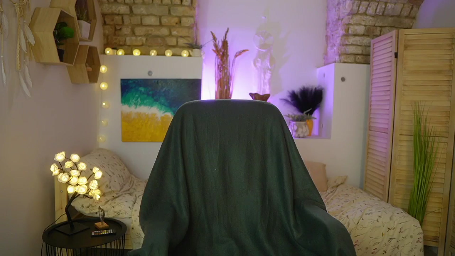Gallery image thumbnail from April_Ollsen's myfreecams stream on, 04/04/2025, 11:47 image 10 of 20