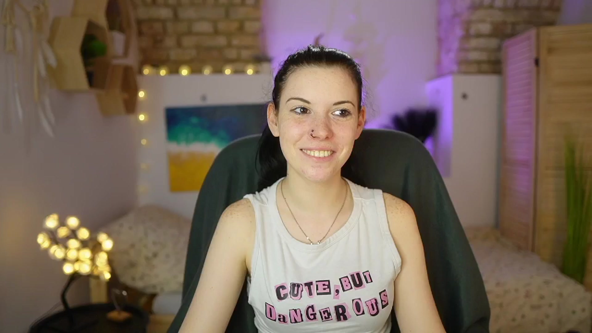 Gallery image thumbnail from April_Ollsen's myfreecams stream on, 04/12/2025, 11:54 image 4 of 20