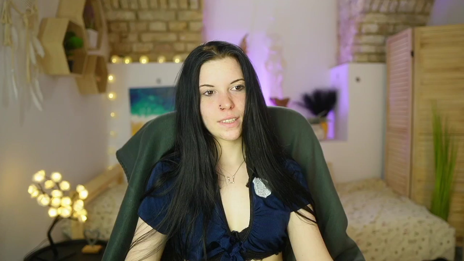 Gallery image thumbnail from April_Ollsen's myfreecams stream on, 04/13/2025, 13:00 image 18 of 20