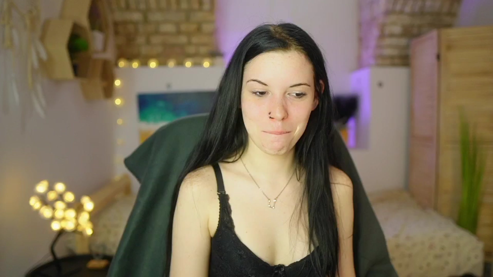 Gallery image thumbnail from April_Ollsen's myfreecams stream on, 04/13/2025, 13:00 image 12 of 20