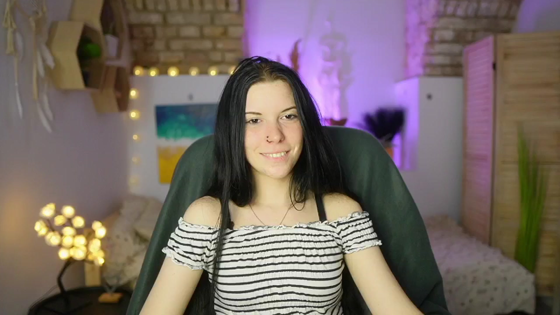 Gallery image thumbnail from April_Ollsen's myfreecams stream on, 04/15/2025, 10:01 image 16 of 20