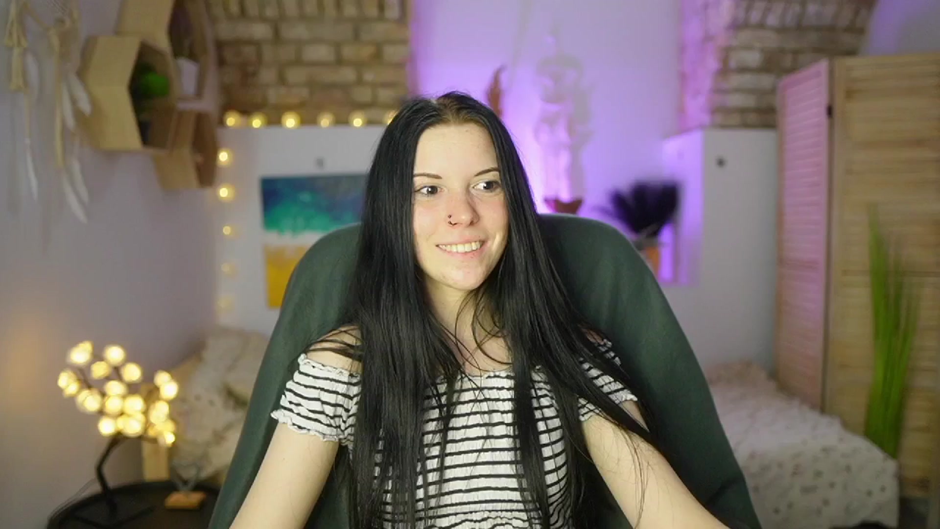 Gallery image thumbnail from April_Ollsen's myfreecams stream on, 04/15/2025, 10:01 image 19 of 20