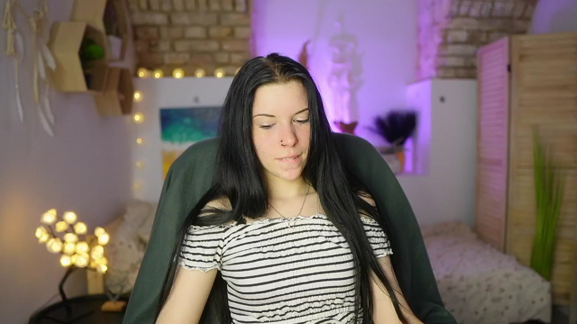 Gallery image thumbnail from April_Ollsen's myfreecams stream on, 04/15/2025, 10:01 image 6 of 20