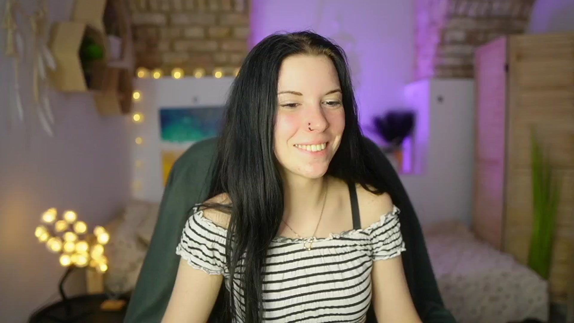 Gallery image thumbnail from April_Ollsen's myfreecams stream on, 04/15/2025, 10:01 image 8 of 20