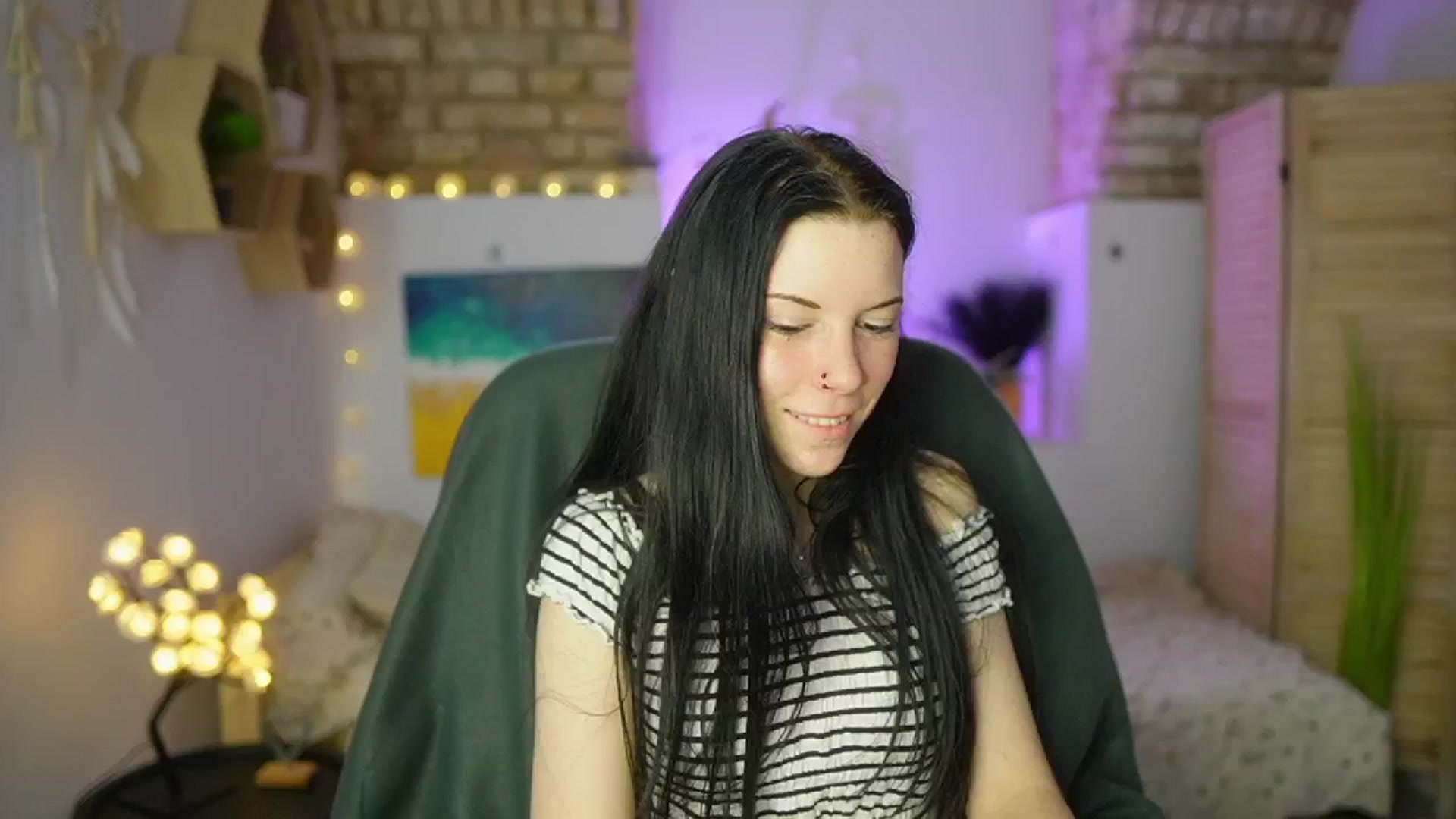 Gallery image thumbnail from April_Ollsen's myfreecams stream on, 04/15/2025, 10:01 image 14 of 20