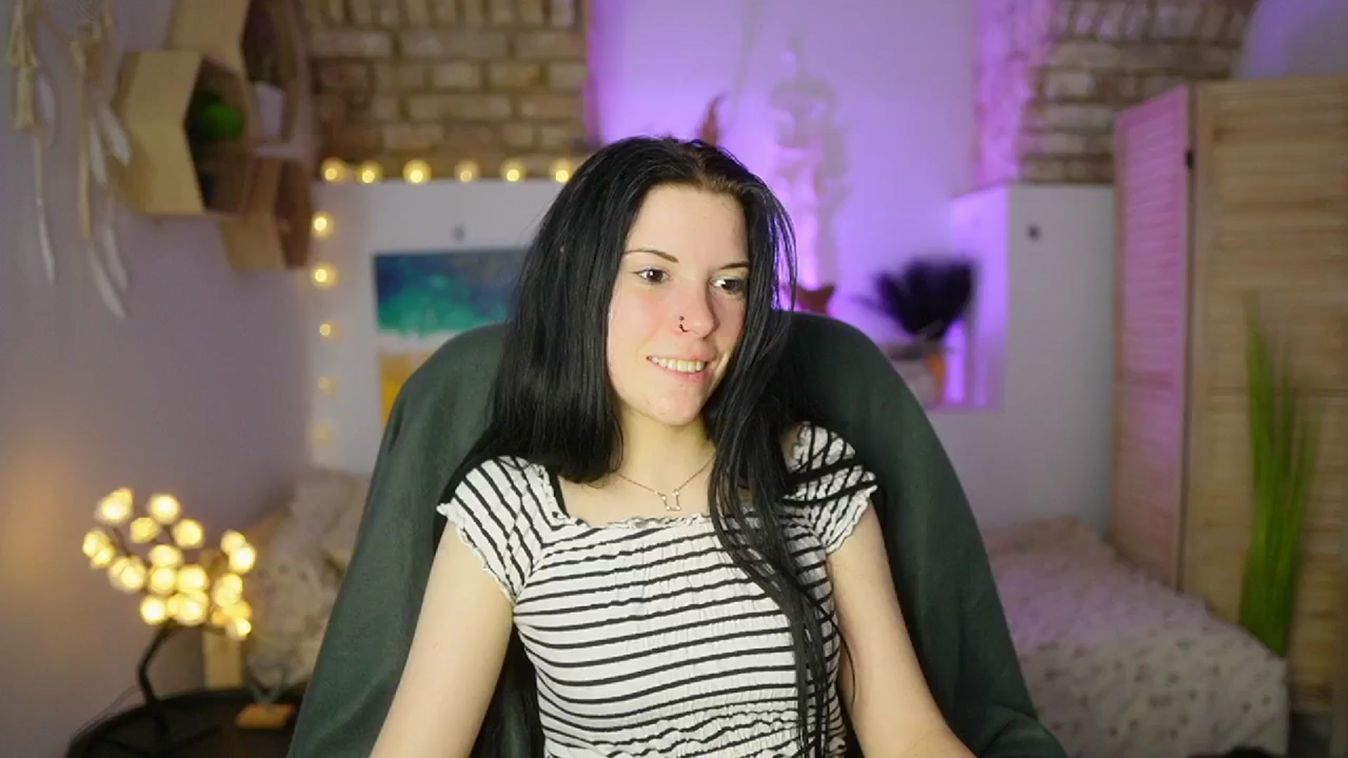 Gallery image thumbnail from April_Ollsen's myfreecams stream on, 04/15/2025, 10:01 image 5 of 20