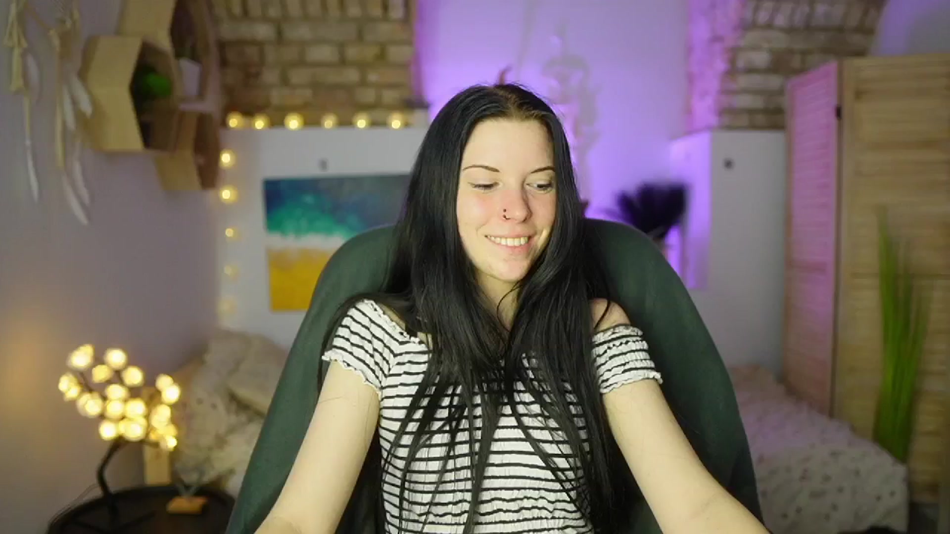 Gallery image thumbnail from April_Ollsen's myfreecams stream on, 04/15/2025, 10:01 image 12 of 20