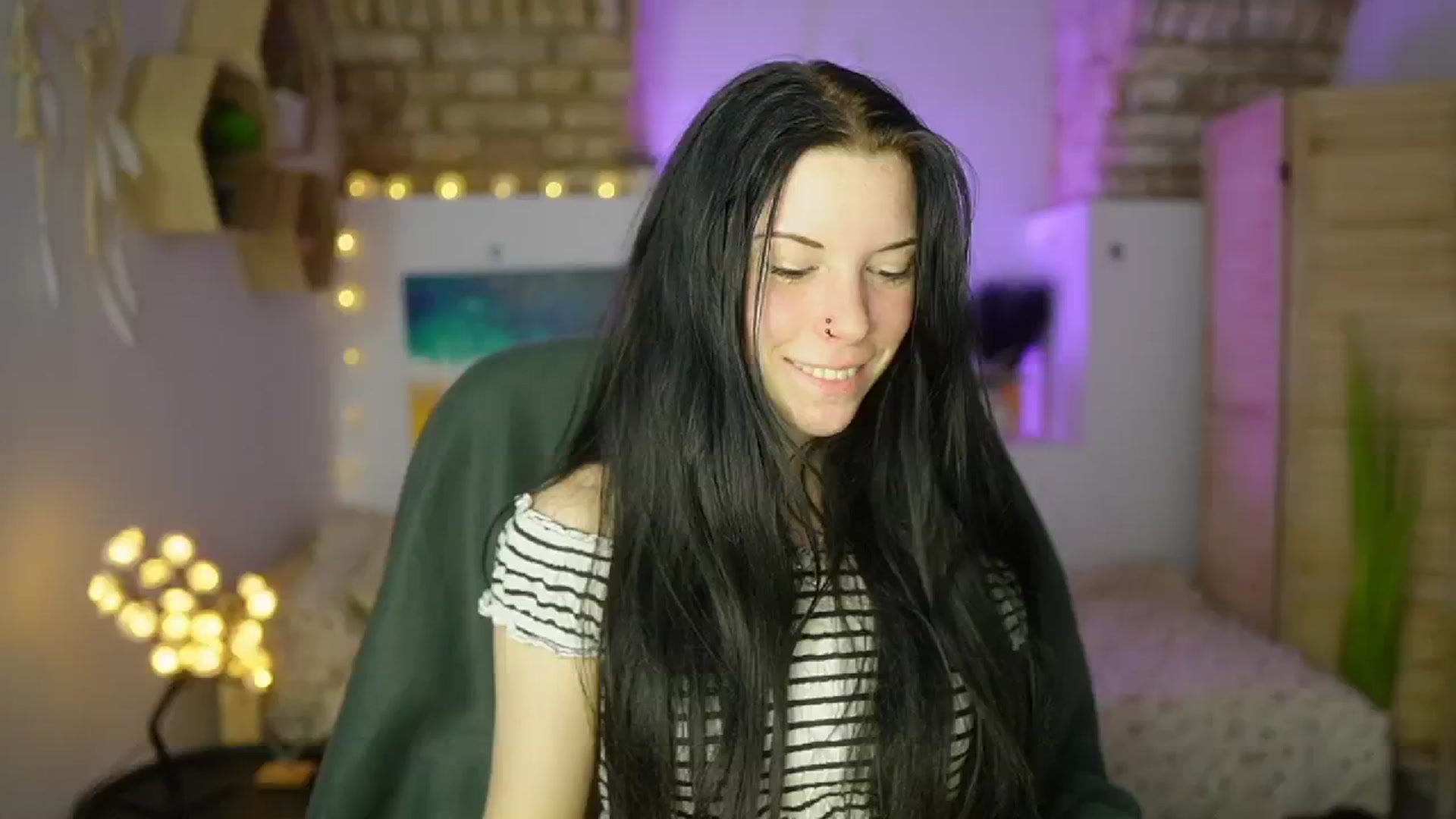 Gallery image thumbnail from April_Ollsen's myfreecams stream on, 04/15/2025, 10:01 image 11 of 20
