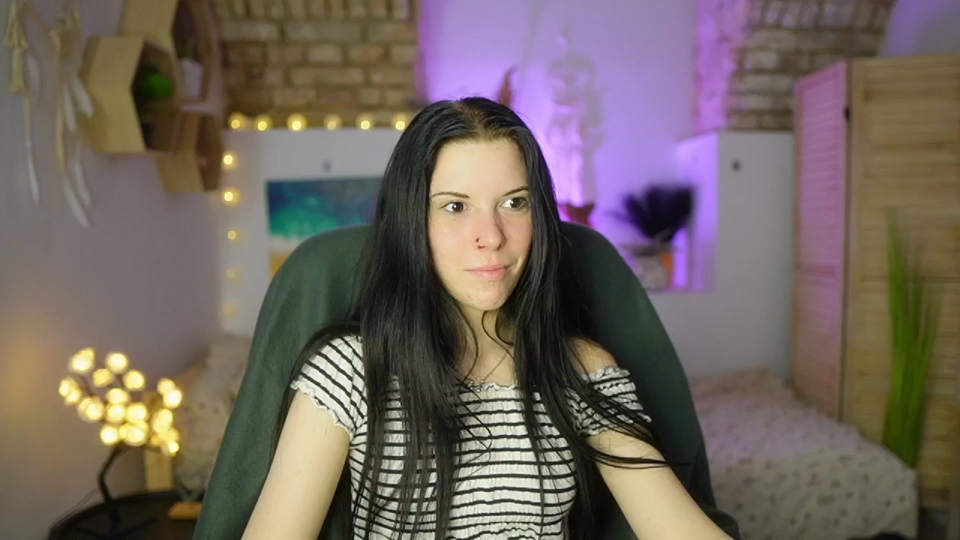 Gallery image thumbnail from April_Ollsen's myfreecams stream on, 04/15/2025, 10:01 image 13 of 20