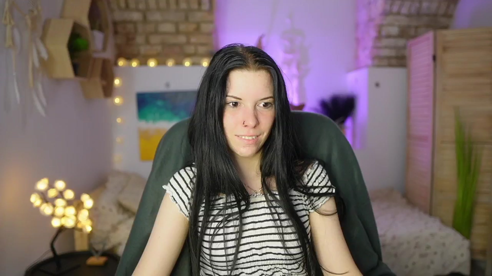 Gallery image thumbnail from April_Ollsen's myfreecams stream on, 04/15/2025, 10:59 image 15 of 20