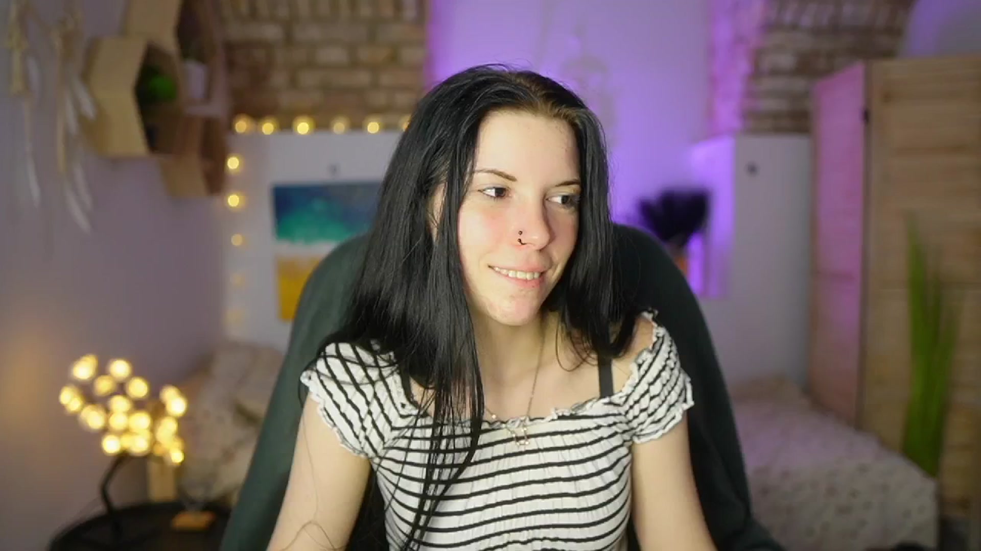 Gallery image thumbnail from April_Ollsen's myfreecams stream on, 04/15/2025, 10:59 image 11 of 20