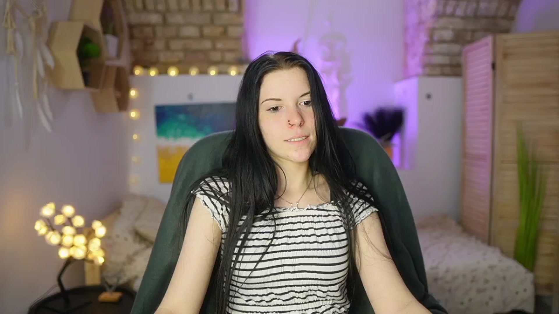 Gallery image thumbnail from April_Ollsen's myfreecams stream on, 04/15/2025, 10:59 image 17 of 20