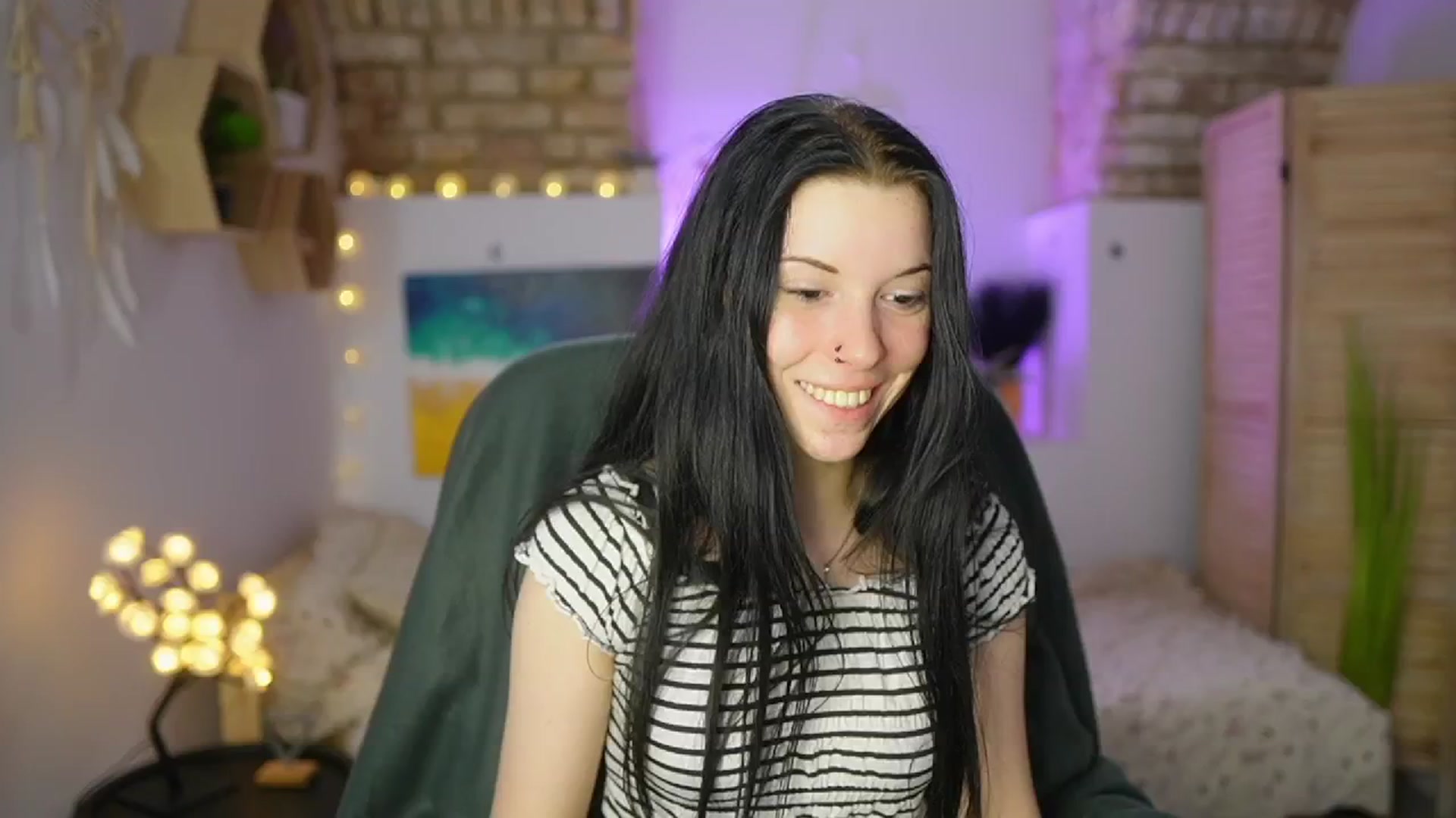 Gallery image thumbnail from April_Ollsen's myfreecams stream on, 04/15/2025, 10:59 image 16 of 20