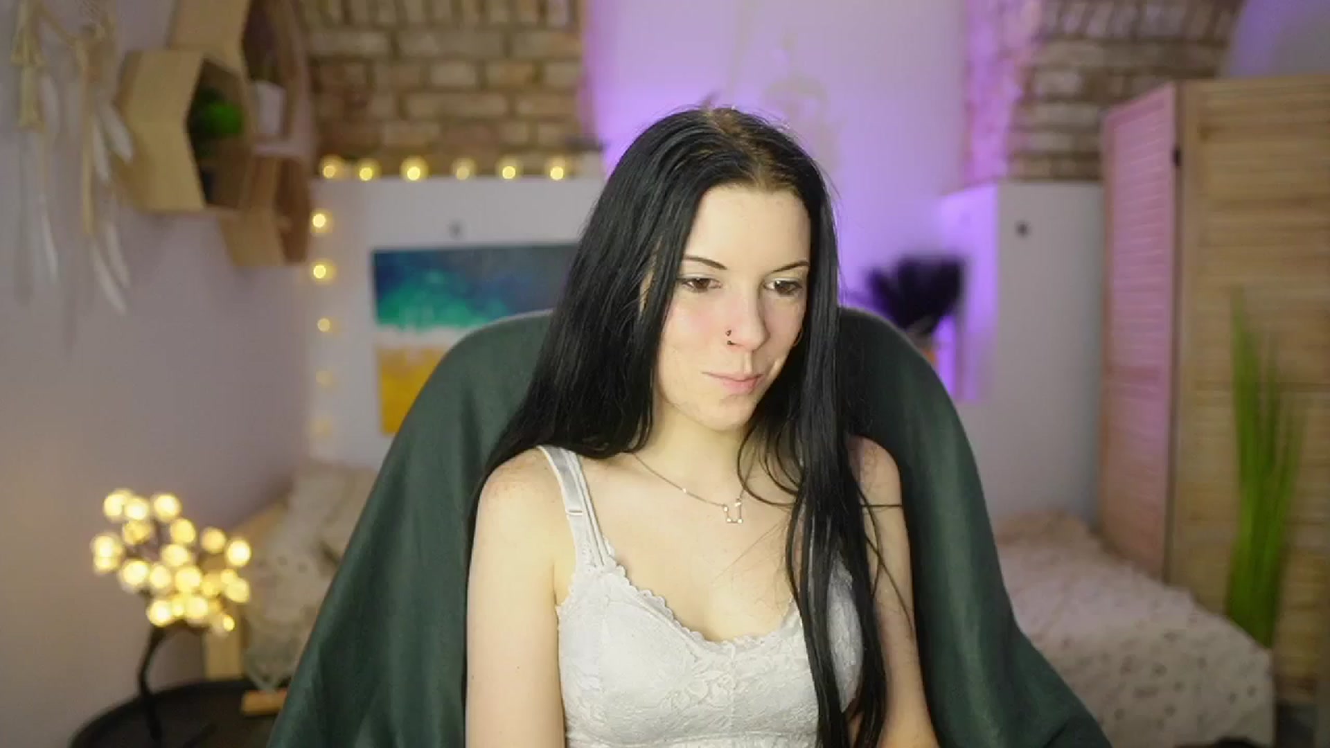 Gallery image thumbnail from April_Ollsen's myfreecams stream on, 04/16/2025, 17:27 image 4 of 20