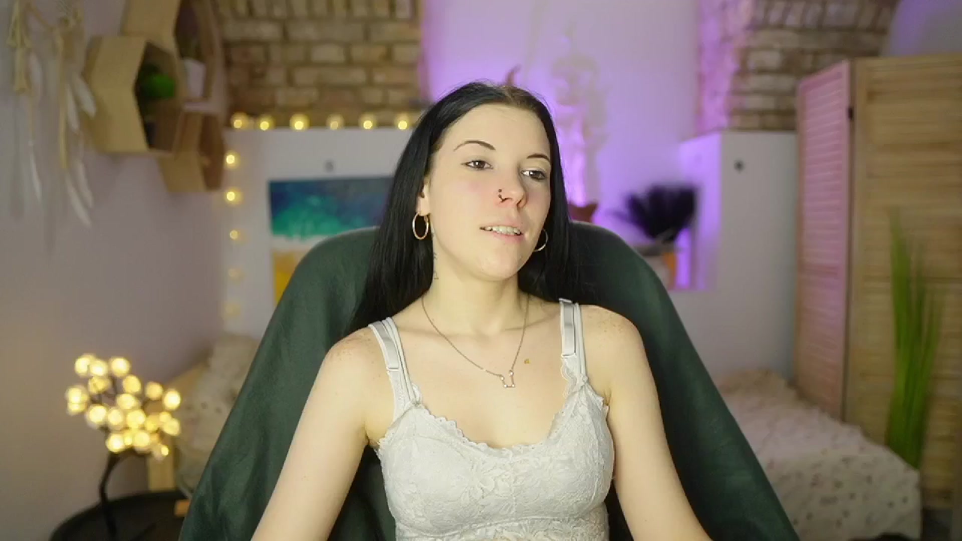 Gallery image thumbnail from April_Ollsen's myfreecams stream on, 04/16/2025, 17:27 image 1 of 20