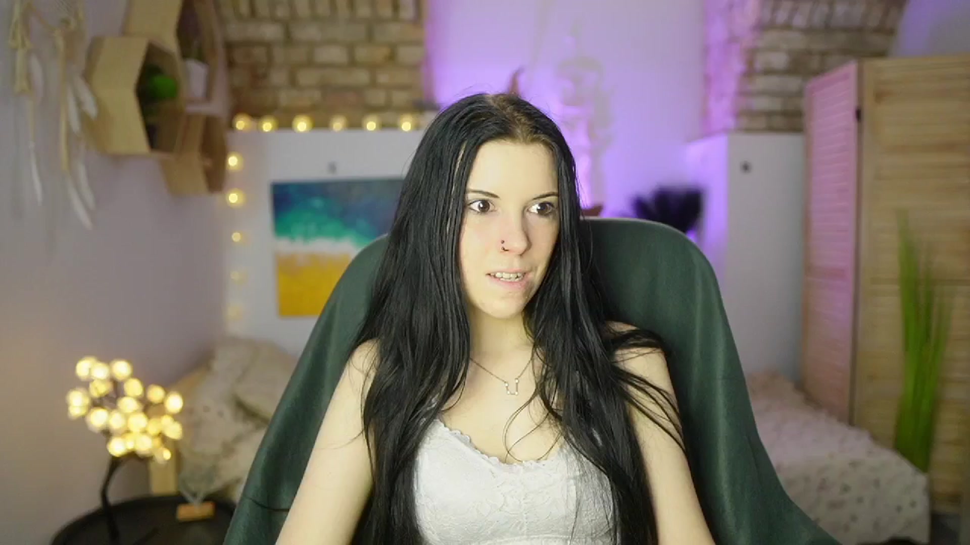Gallery image thumbnail from April_Ollsen's myfreecams stream on, 04/16/2025, 17:27 image 9 of 20