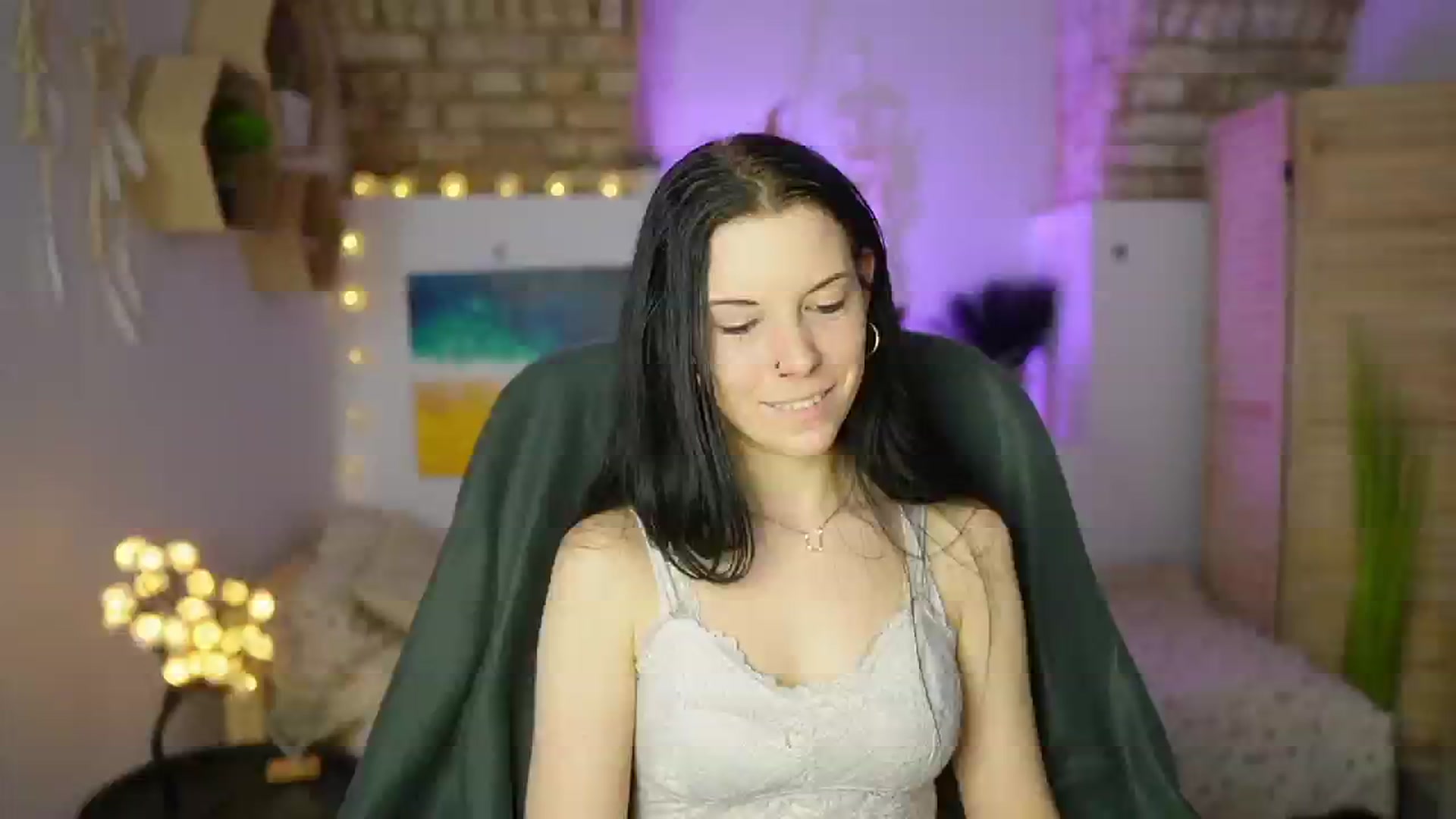 Gallery image thumbnail from April_Ollsen's myfreecams stream on, 04/16/2025, 17:27 image 17 of 20
