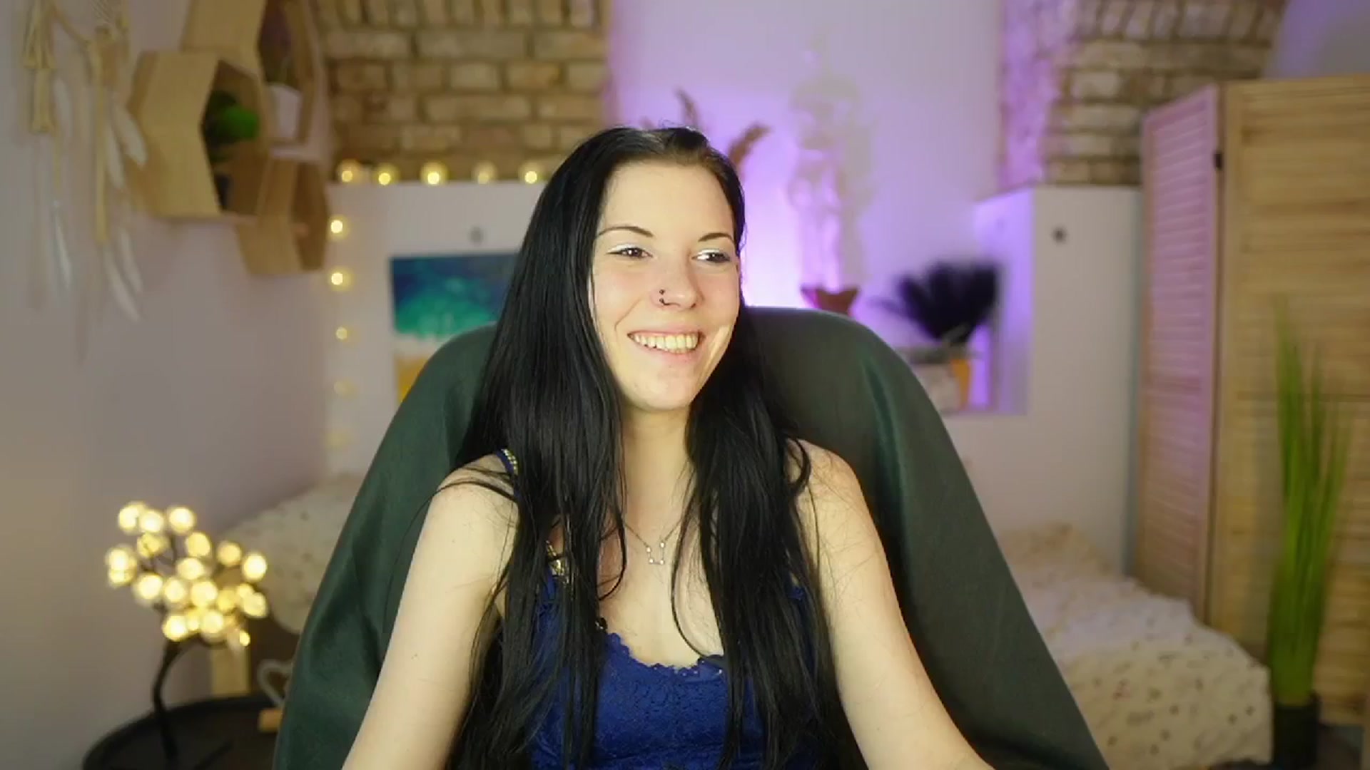 Gallery image thumbnail from April_Ollsen's myfreecams stream on, 04/17/2025, 11:06 image 3 of 20