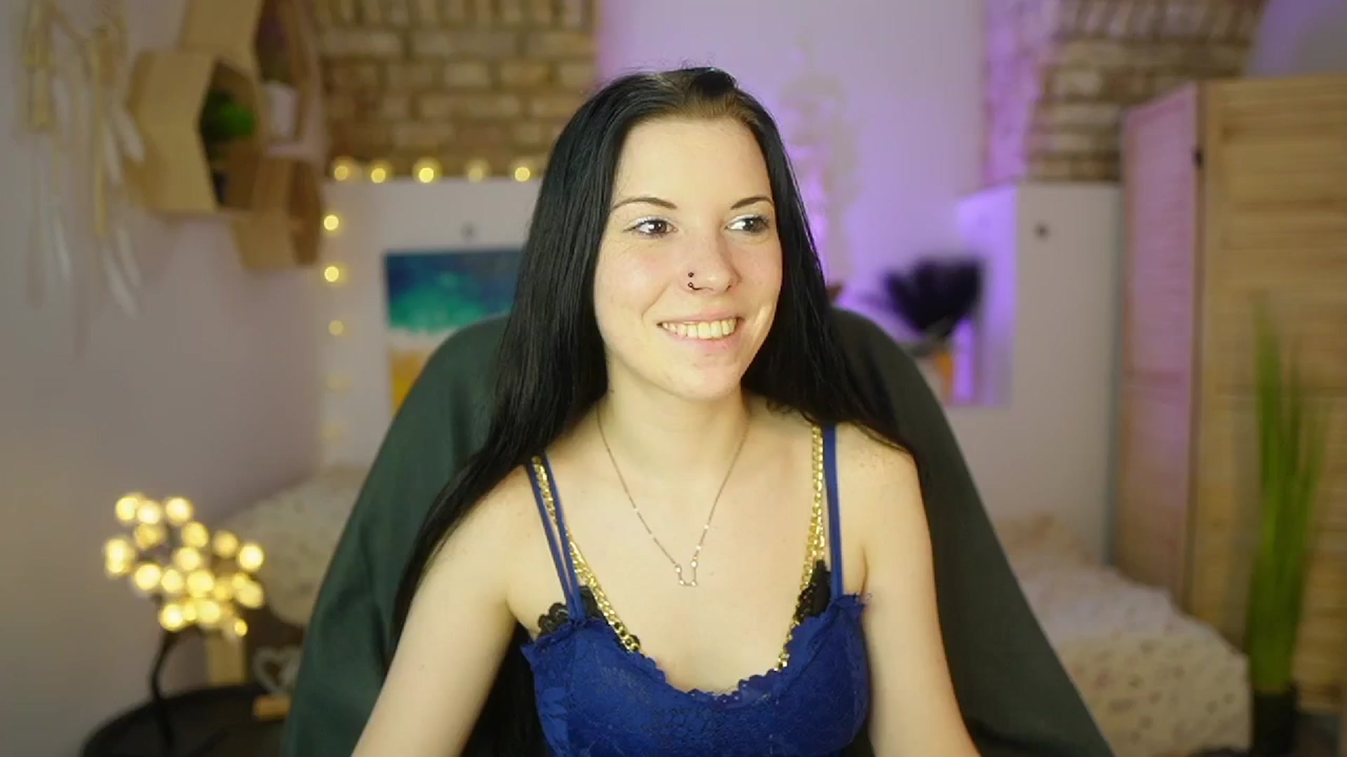 Gallery image thumbnail from April_Ollsen's myfreecams stream on, 04/17/2025, 11:06 image 4 of 20