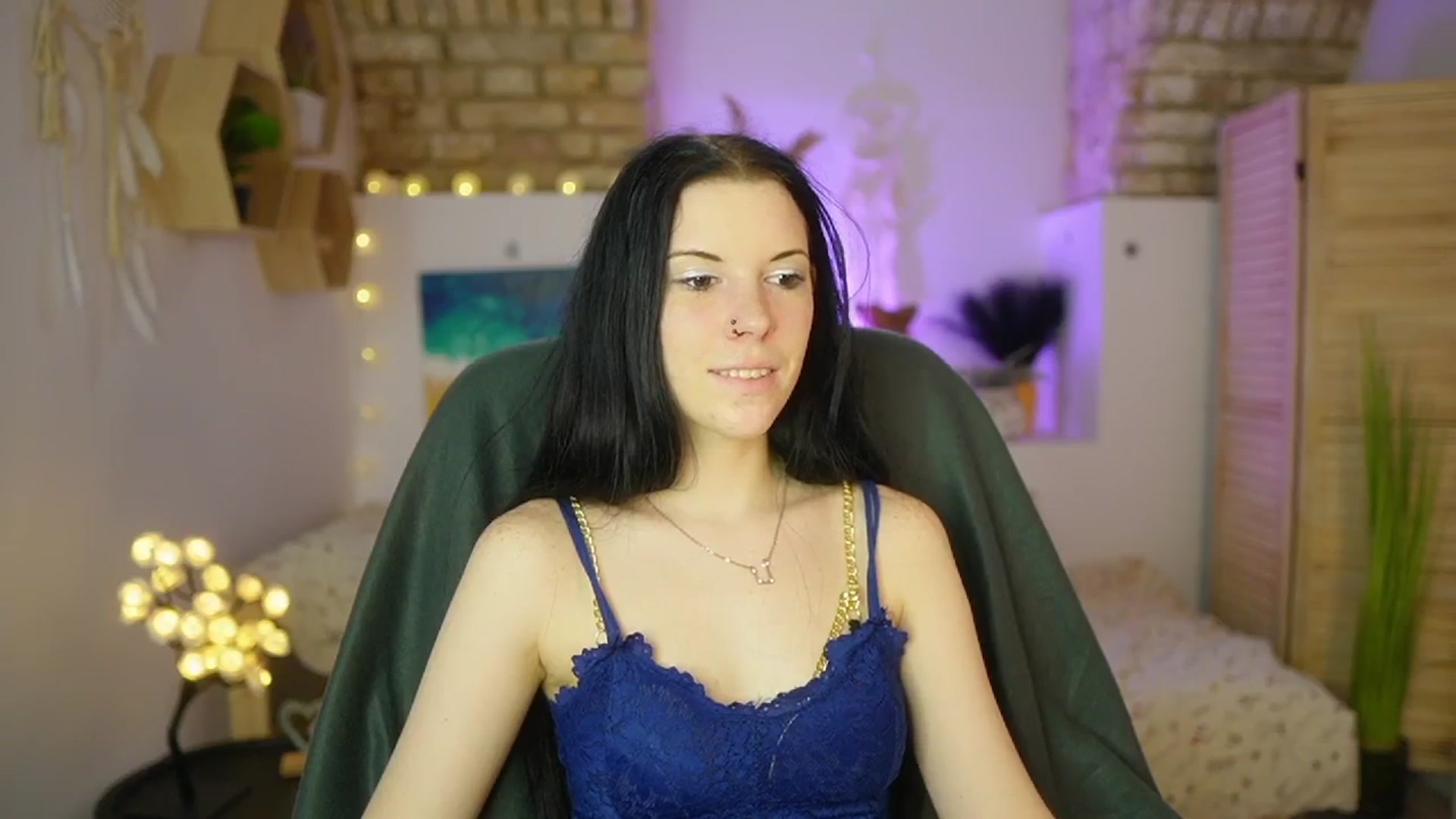 Gallery image thumbnail from April_Ollsen's myfreecams stream on, 04/17/2025, 12:02 image 16 of 20