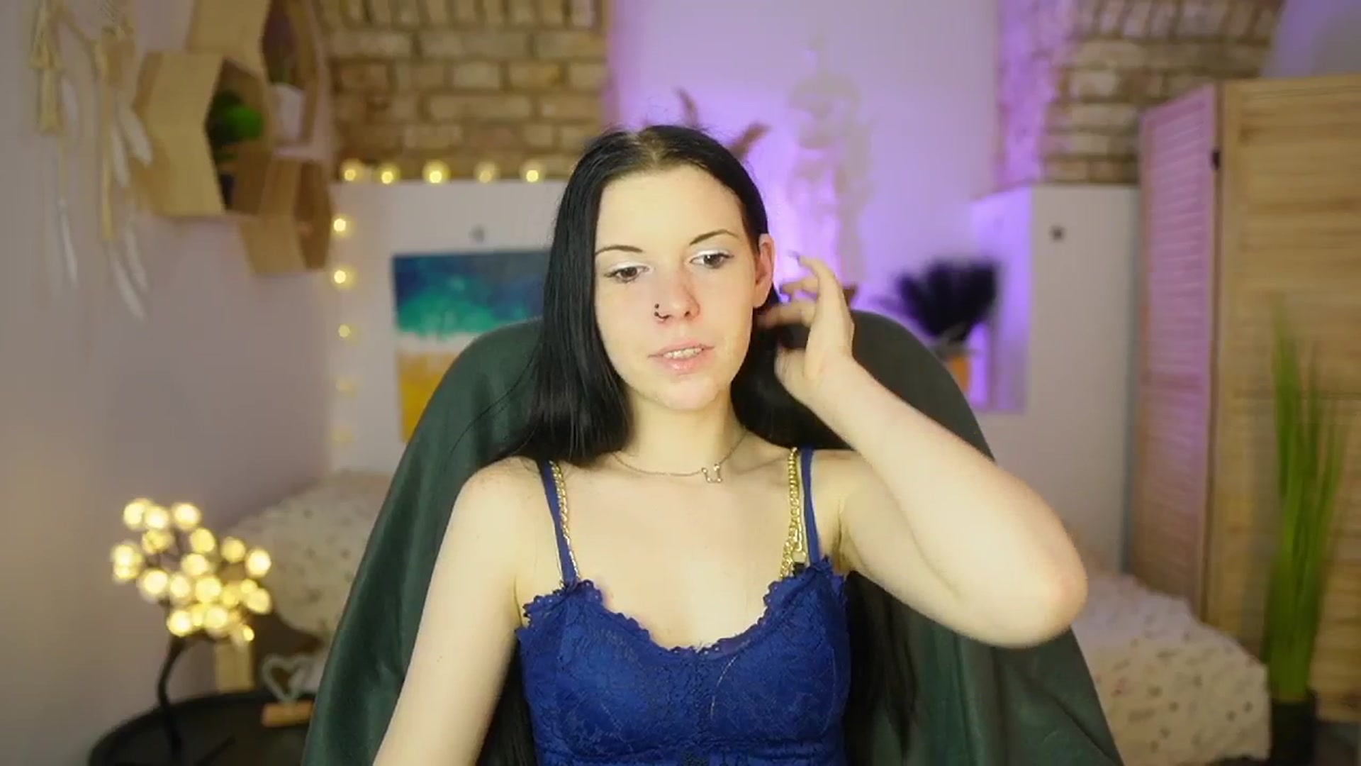 Gallery image thumbnail from April_Ollsen's myfreecams stream on, 04/17/2025, 12:02 image 12 of 20