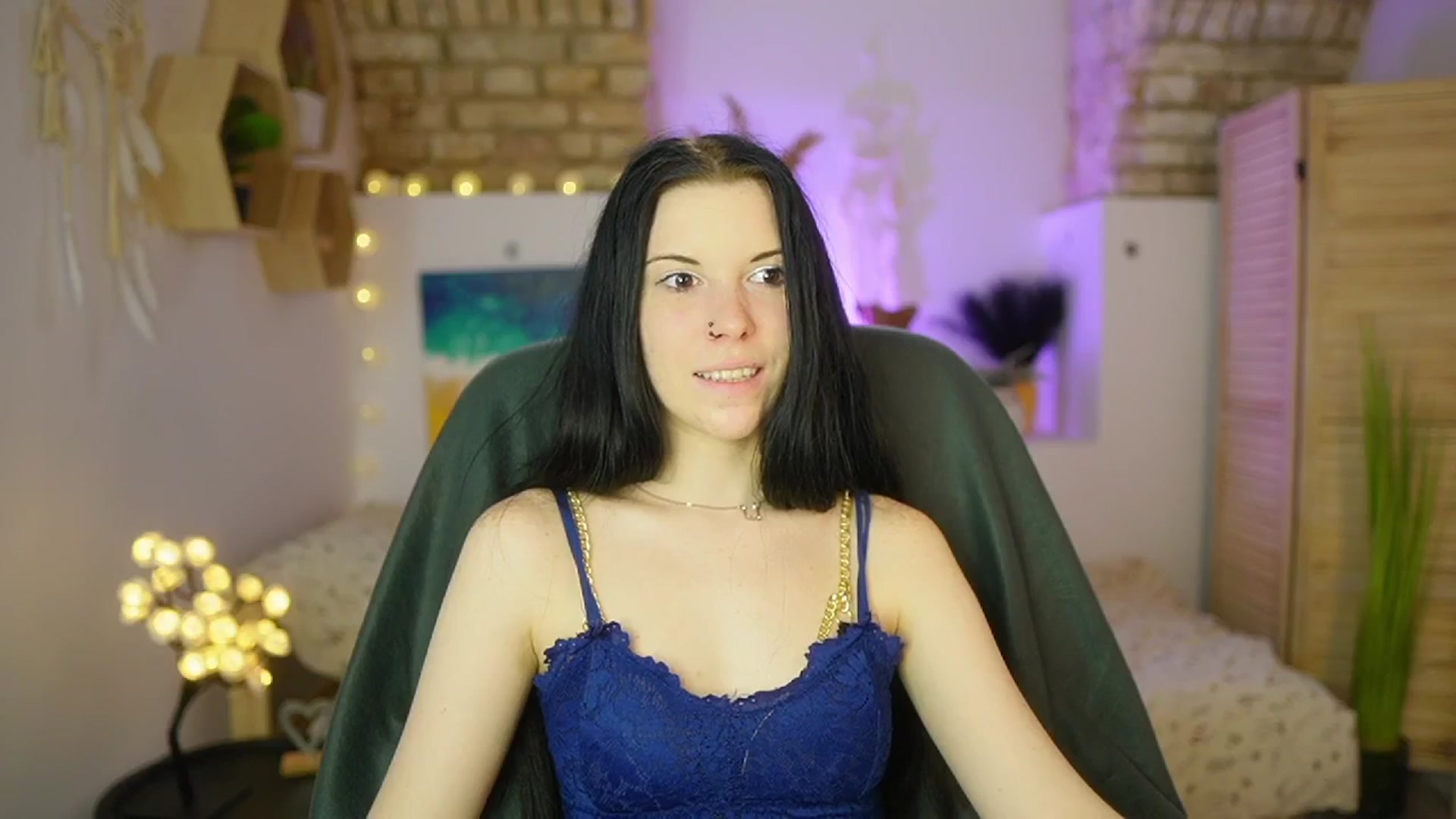 Gallery image thumbnail from April_Ollsen's myfreecams stream on, 04/17/2025, 12:02 image 11 of 20