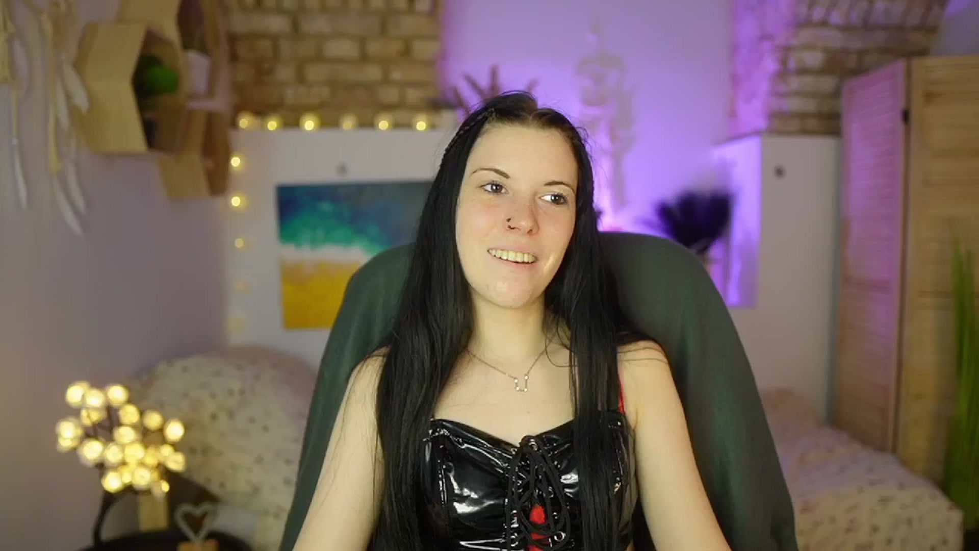 Gallery image thumbnail from April_Ollsen's myfreecams stream on, 04/18/2025, 12:52 image 17 of 20