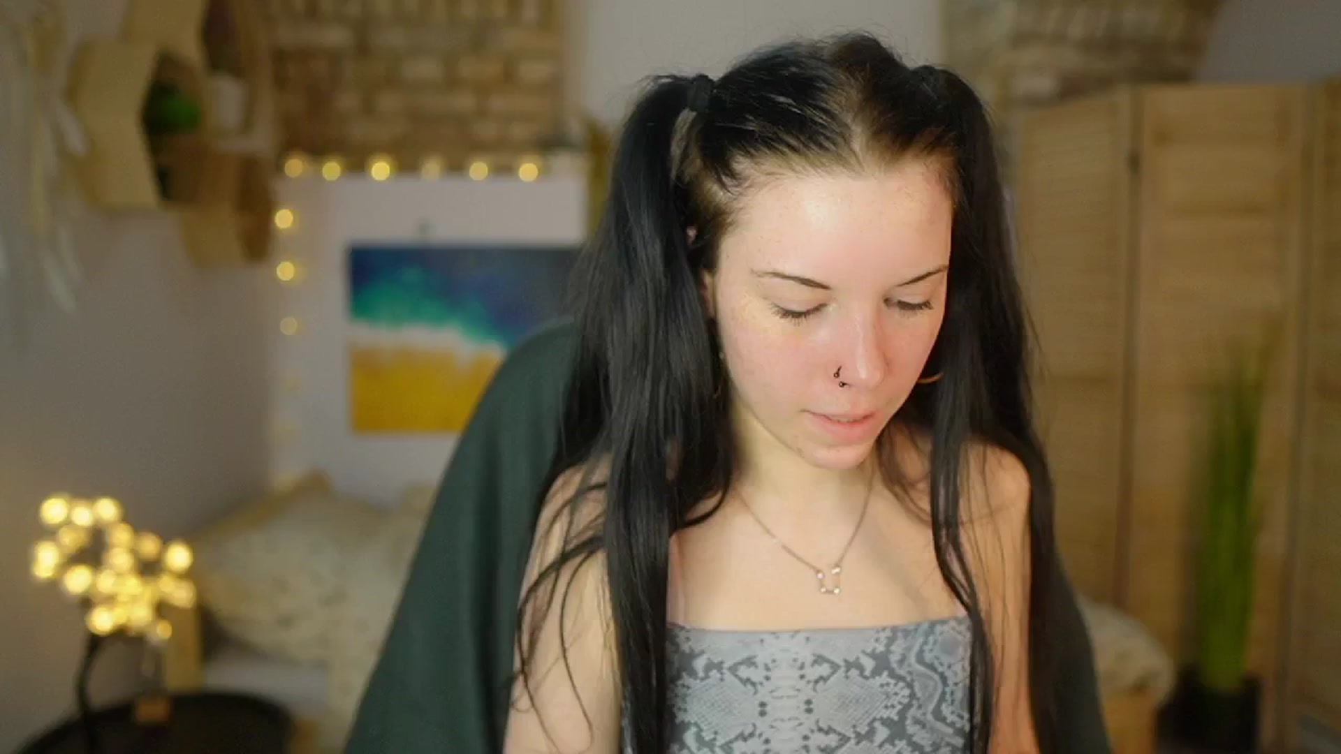 Gallery image thumbnail from April_Ollsen's myfreecams stream on, 04/23/2025, 09:44 image 12 of 20