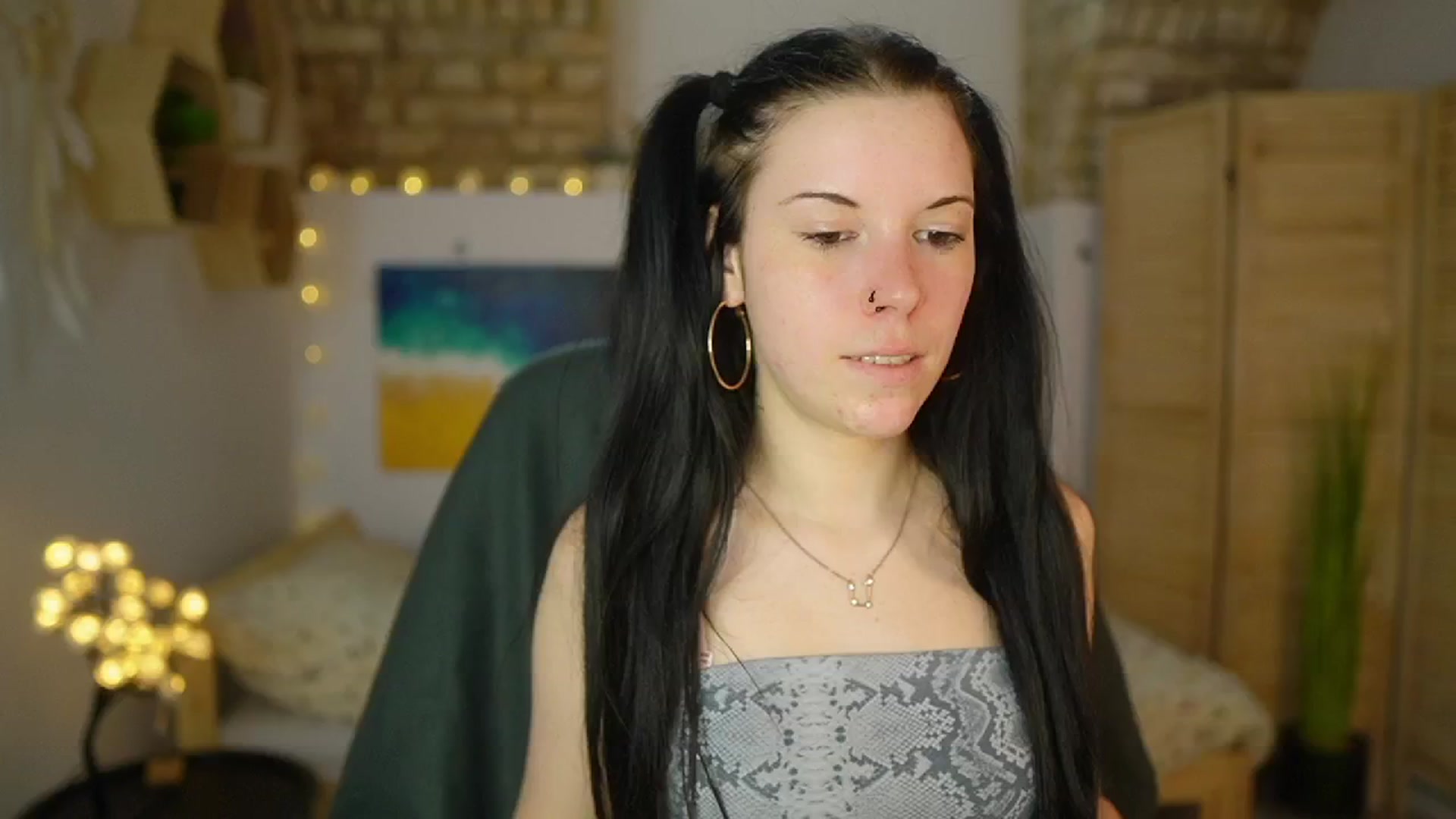 Gallery image thumbnail from April_Ollsen's myfreecams stream on, 04/23/2025, 09:44 image 4 of 20
